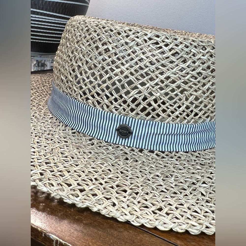 Roxy Straw Hat Size Medium/Large - image 2